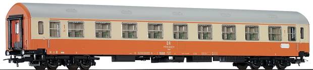 Passenger car 1st class type Y in Intercity livery<br /><a href='images/pictures/Sachsenmodelle/74721.jpg' target='_blank'>Full size image</a>